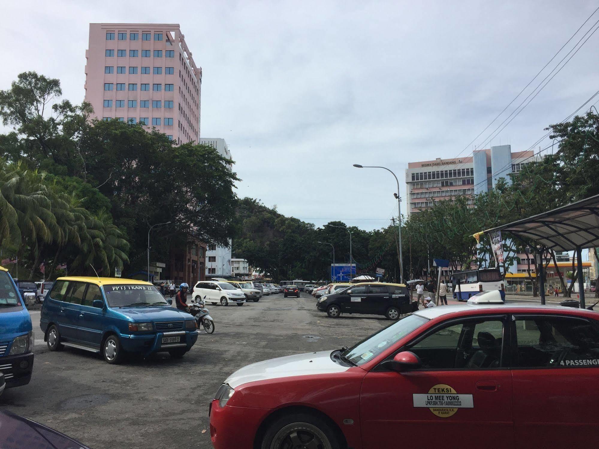 Victoria Hotel And Hostel Kota Kinabalu Buitenkant foto