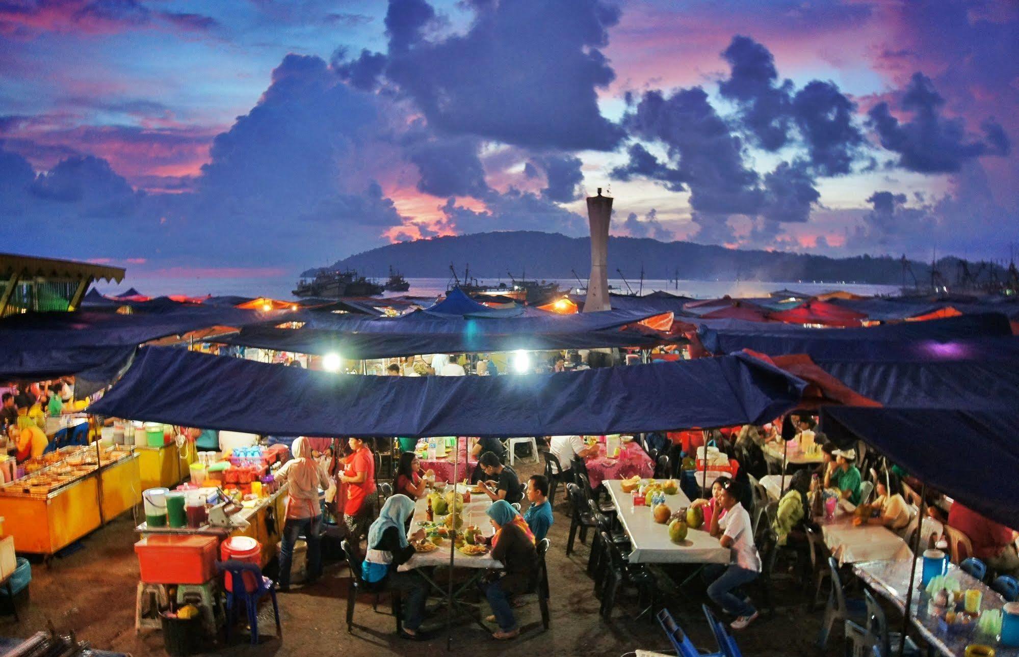 Victoria Hotel And Hostel Kota Kinabalu Buitenkant foto